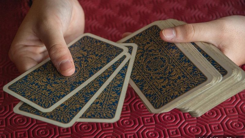 从起手牌强度到赢牌策略：Slots平台高手必备的牌局分析技巧